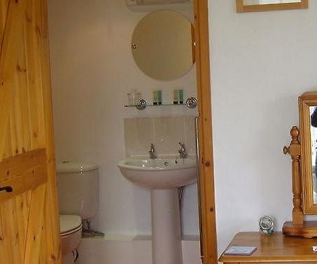 Отель The Wheel House Atlow Экстерьер фото
