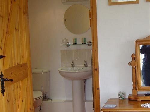 Отель The Wheel House Atlow Экстерьер фото